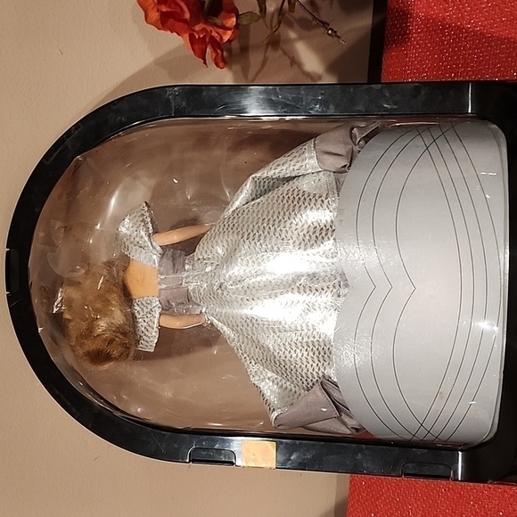 Vanna Platinum Doll - Picture 5 of 7